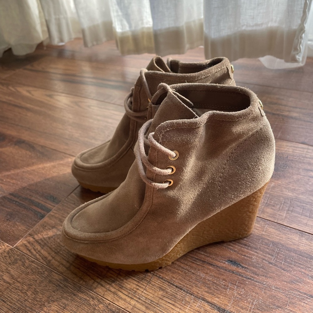 booties.